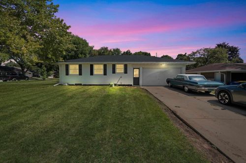 2232 Sunrise Ct, Green Bay, WI 54302-4064