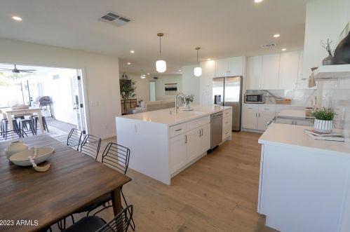 4346 Evans Dr, Phoenix AZ  85032-5449 exterior