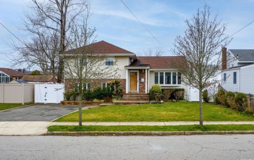 2636 Bedell St, North Bellmore, NY 11710-4649