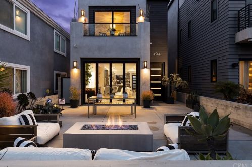 404 10th St, Huntington Beach, CA 92648-4504