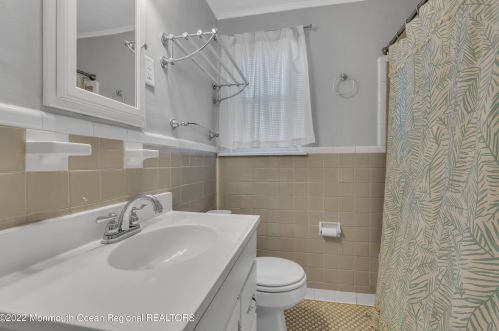 53 Manor Dr, Tinton Falls NJ  07712-2568 exterior