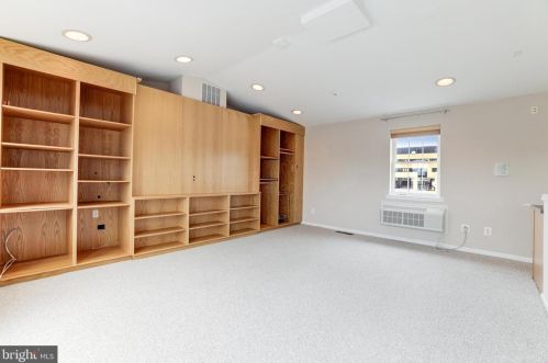 12158 Chancery Sta Cir, Herndon VA 20190-5803 exterior