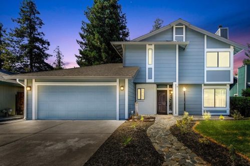 9262 Mapleview Way, Elk Grove CA  95758-5007 exterior