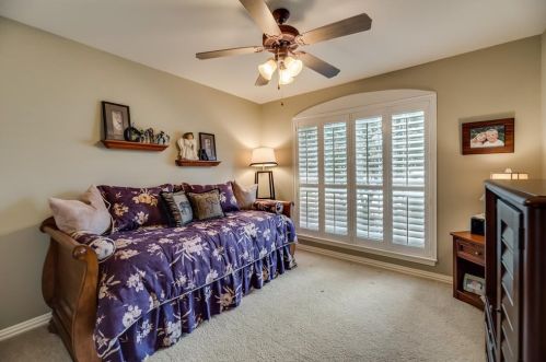 8813 Crestview Dr, Denton TX  76207-8601 exterior