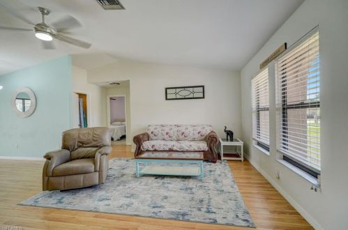 230 43rd Ter, Cape Coral FL  33904-8425 exterior