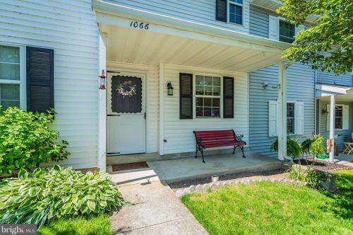1066 Foxcroft Dr, Camp Hill, PA 17011-1235