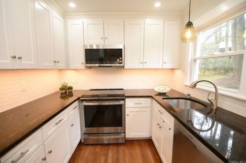 23 Brookside Pl, Pleasantville NY  10570-1204 exterior