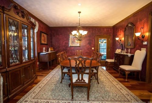 2 Deepwood Dr, Norwich CT  06360-1608 exterior