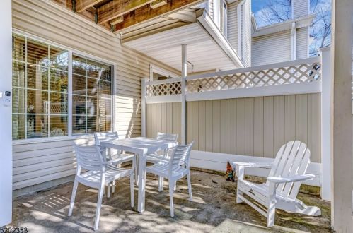 28 Academy Ct, Bedminster NJ  07921-1821 exterior