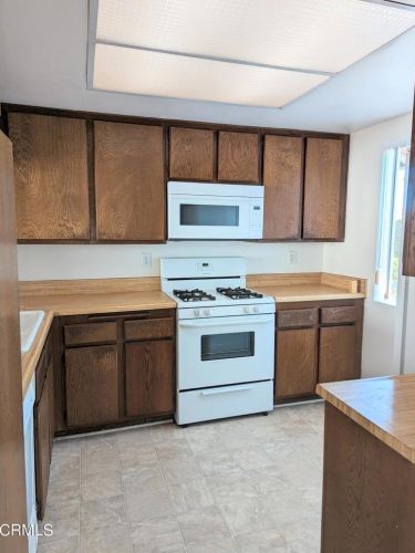 3255 Kelp Ln, Oxnard CA  93035-1665 exterior