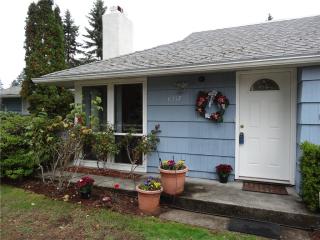 6717 Mount Tacoma Dr, Lakewood, WA 98499-1808