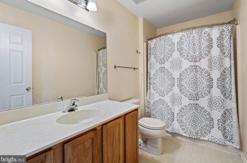 2 Ethan Ter, Swedesboro NJ  08085-4035 exterior