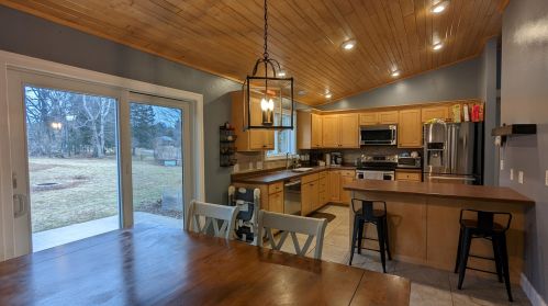 1411 Meadowbrook Dr, Cleveland WI  53015-1475 exterior