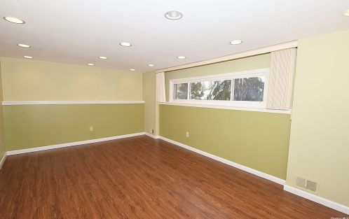 37 Corsa St, Huntington Station NY  11746-6626 exterior