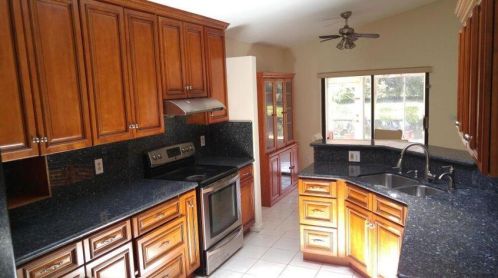 5 Chesterfield Dr, Boynton Beach, FL 33426-7608
