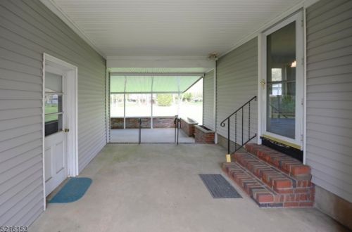 683 Squaw Brook Rd, Paterson NJ  07508-3004 exterior