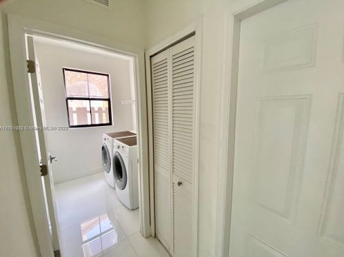 948 104th Ave, Miami FL  33172-4097 exterior