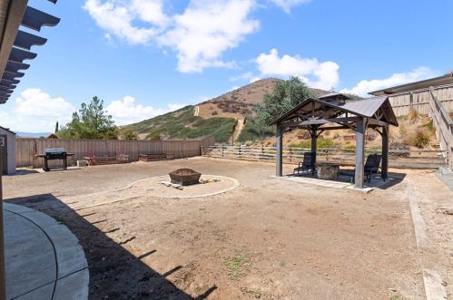 34122 Camelina St, Lake Elsinore CA  92532-2957 exterior