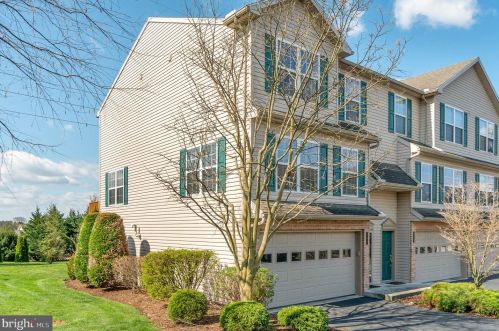 562 Meadow Croft Cir, Navy Sup Dpt PA  17055-5862 exterior