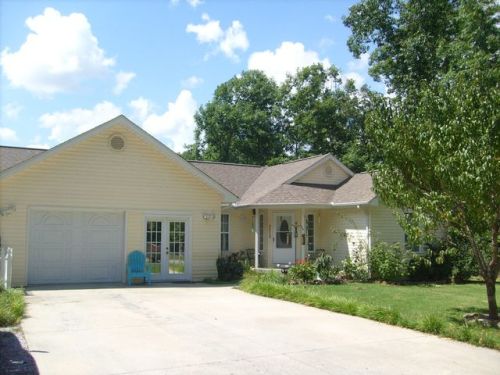 4001 Yellow Knife Dr, Crossville, TN 38572-4508
