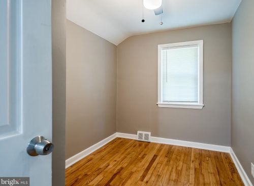 156 Riverview Dr, New Castle DE  19720-2732 exterior