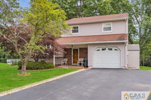 7 Gertrude Rd, East Brunswick, NJ 08816-4524