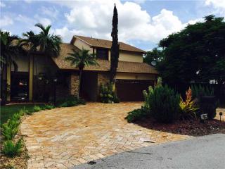 14727 54th Ter, Miami, FL 33185-4063