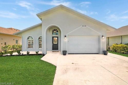568 95th Ave, Naples FL  34108-2453 exterior