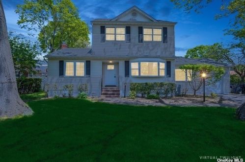 759 Van Buren Ave, West Islip NY  11795-1337 exterior