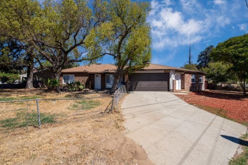 157 Sycamore Ave, Rialto CA  92376-5945 exterior