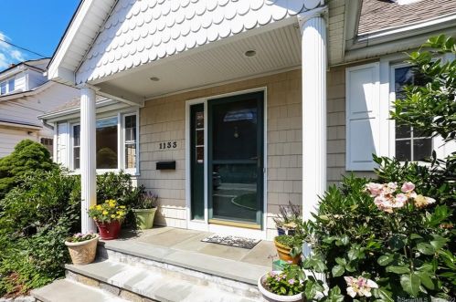 1133 Shippan Ave, Stamford CT  06902-7472 exterior
