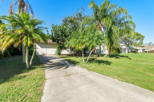 873 Andrew Rd, Fort Pierce, FL 34953-2326