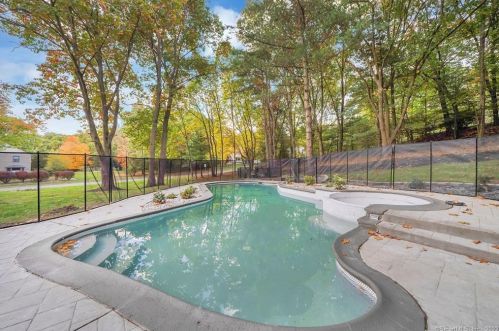 97 Bramblebush Rd, Manchester CT  06040-6300 exterior