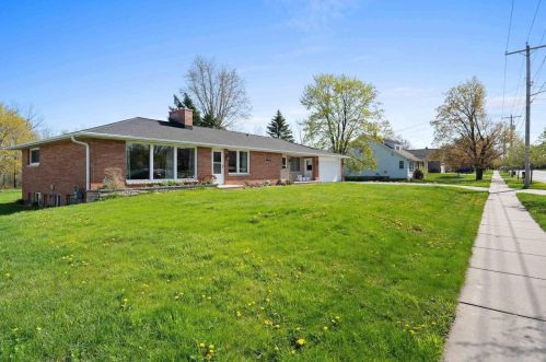 2344 Memorial Dr, Green Bay, WI 54303-6316