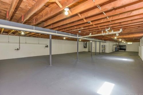 3 Marlin Dr, Waterford CT  06385-2605 exterior