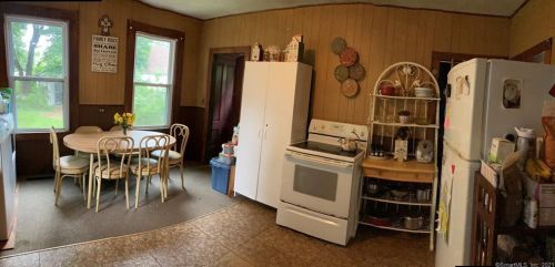 11 Prospect St, Pawcatuck CT 06379-2217 exterior