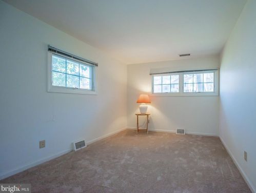 1912 Beechwood Dr, Wilmington DE  19810-4359 exterior