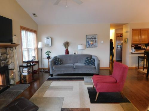 619 Lake Bluff Rd, Thiensville, WI 53092-6511
