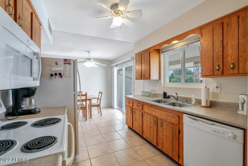 10536 Kingswood Cir, Sun City, AZ 85351-2261