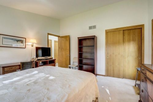 5361 Cambridge Ln, Milwaukee WI 53221-3200 exterior