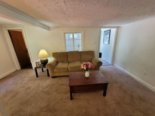 15 Great Pond Rd, Kingston NH  03848-3757 exterior