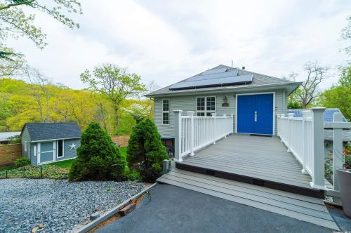 26 Shelter Dr, Scotts Beach, NY 11789-2124