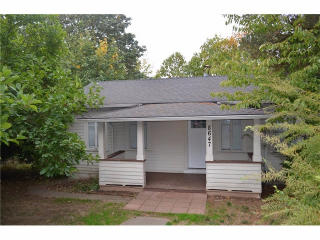 8647 Island Dr, Seattle, WA 98118-4733