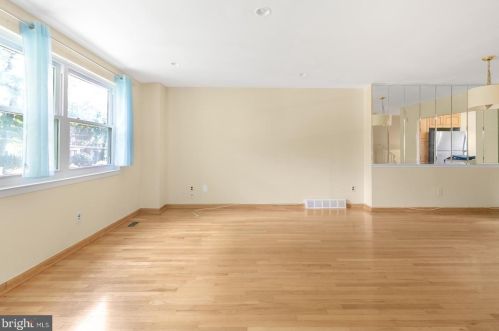 6736 Emlen St, Philadelphia PA  19119-2601 exterior