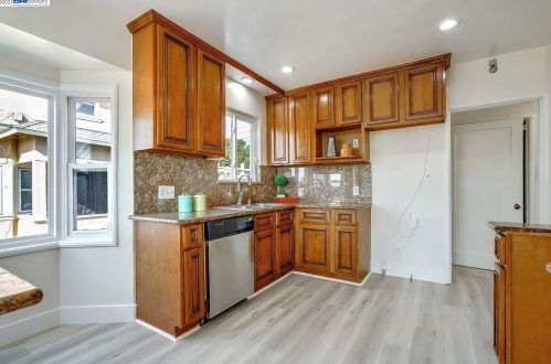 5109 Fairfax Ave, Oakland CA 94601-5410 exterior