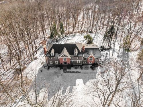 40 Arrowhead Dr, Upper Stepney, CT 06468-1067