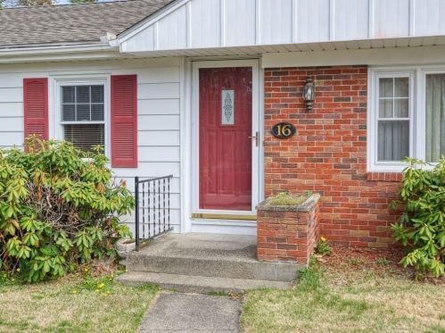 16 Kosmas St, Webster, MA 01570-2042