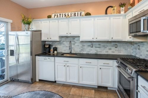 112 Surrey Ct, Nutley NJ  07110-3910 exterior