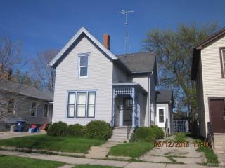 817 Grand Ave, Racine, WI 53403-1420