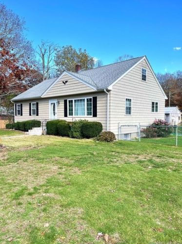22 Almer St, Groton, CT 06340-2702